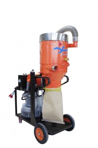 Vacuum tank lifting